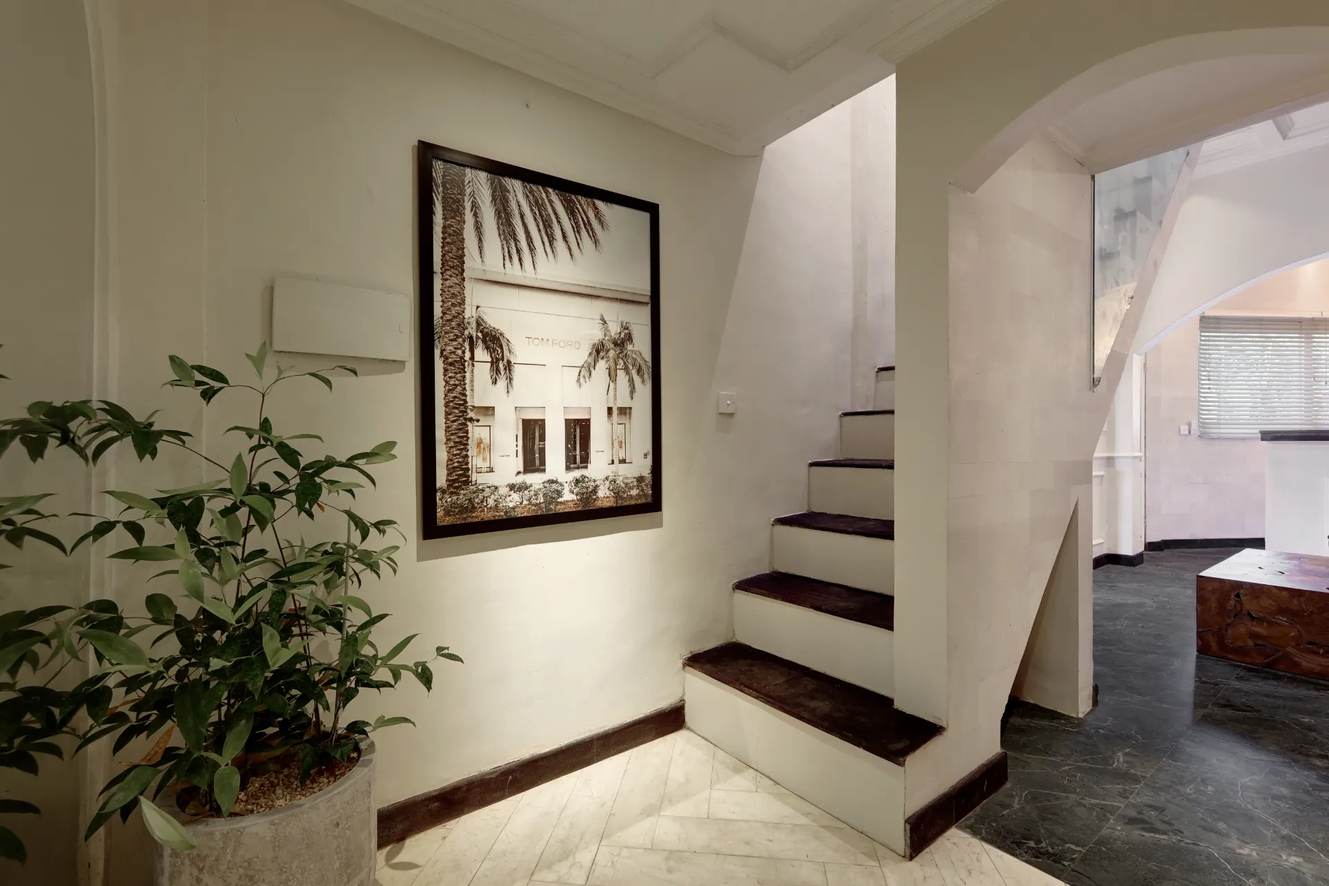 1BR VILLA CENTRAL CANGGU w/ office full kitchen & staff — image 3