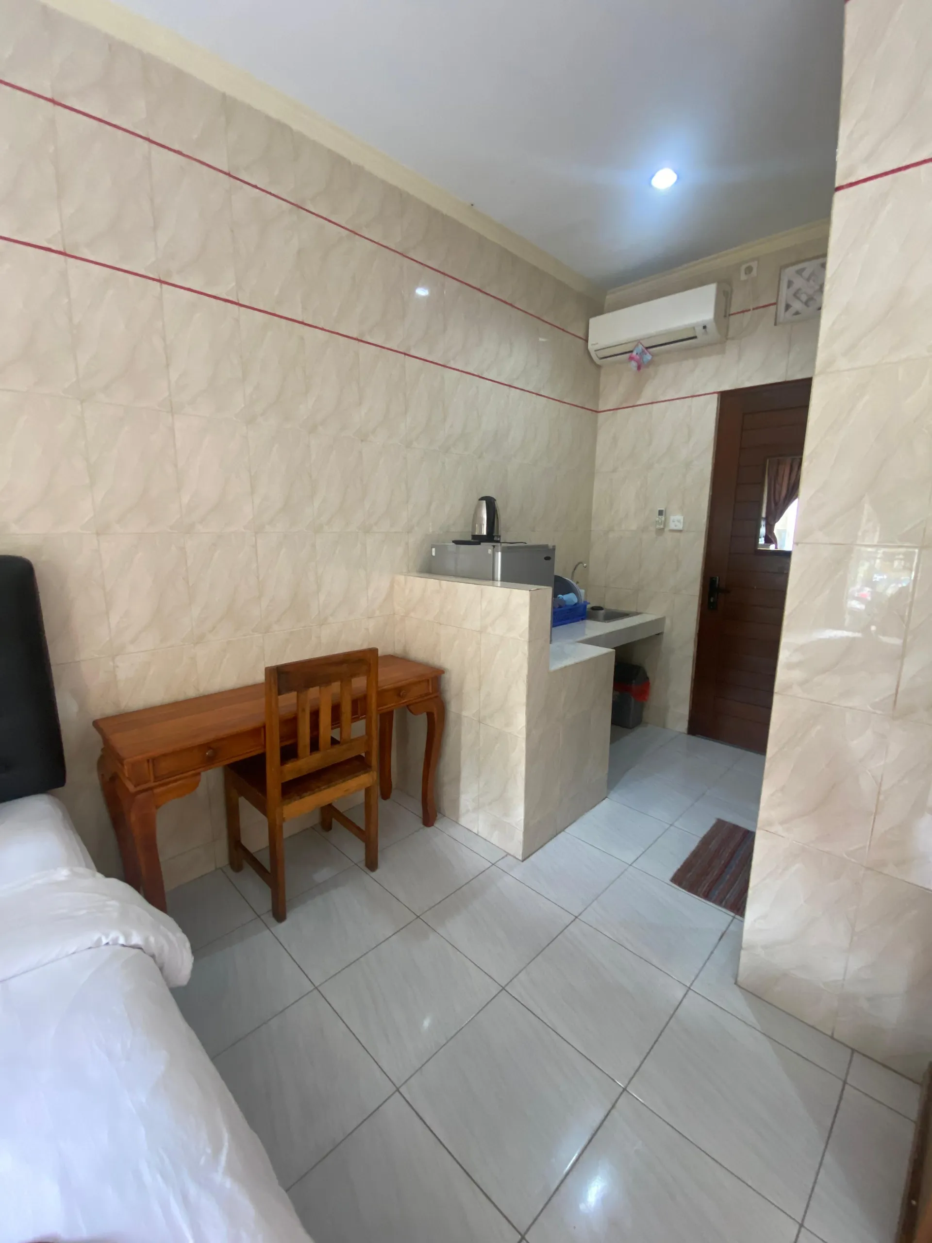 DELUXE ROOM – STUDIO ROOM IN KUTA - 3 MINS WALK TO KUTA BEACH — image 2