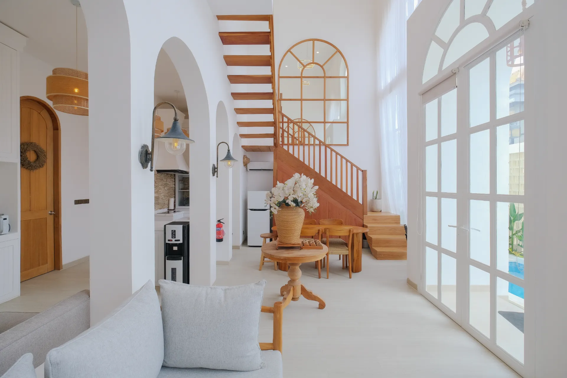Designer 3BR High-Ceiling Villa in Prime Berawa — image 1