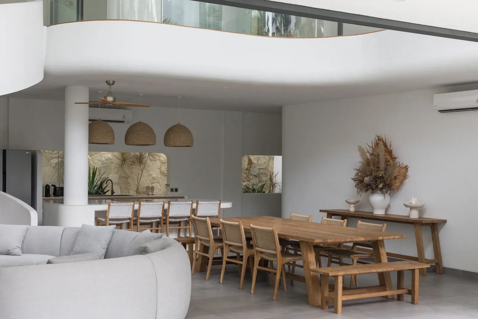 4 BEDROOM LUXURY VILLA IN BERAWA — image 2