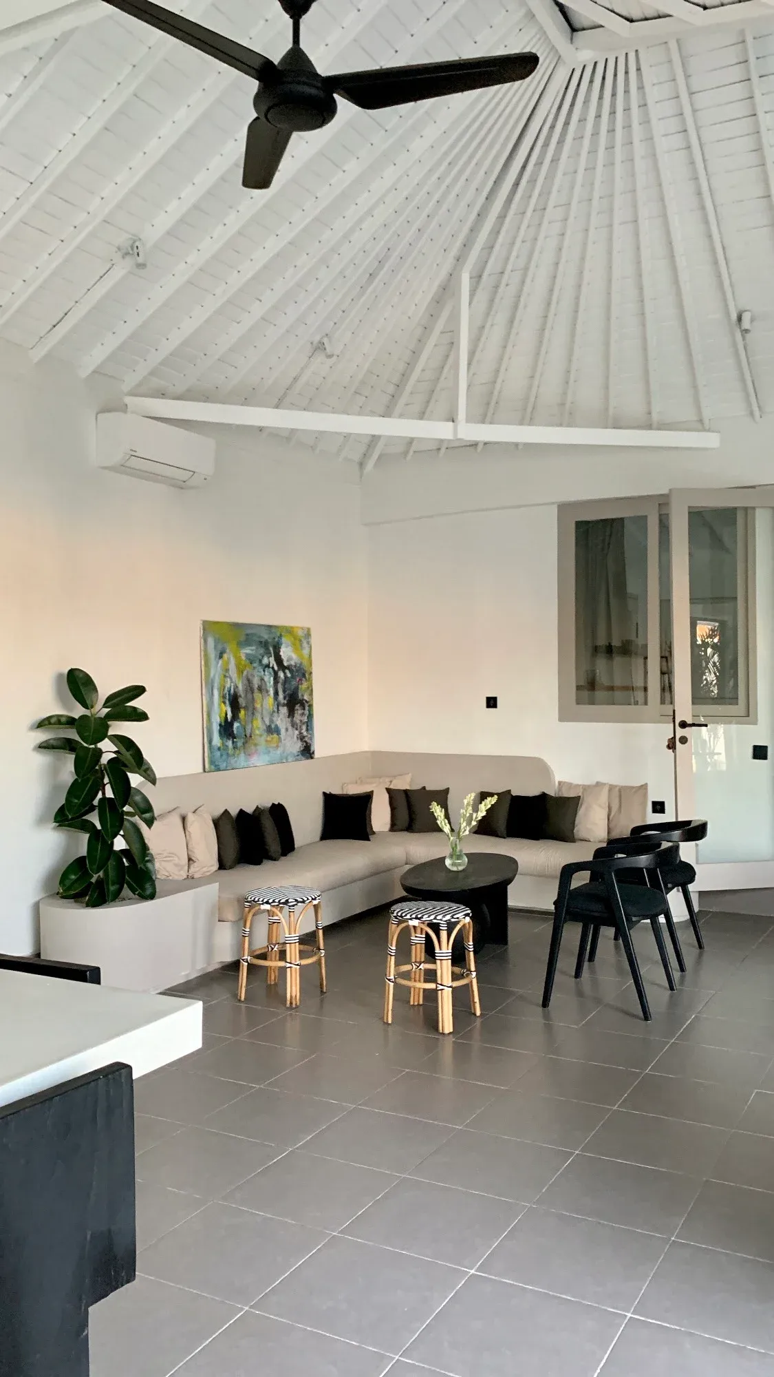 NEWLY RENOVATED 4 BEDROOMS VILLA IN KEROBOKAN — image 1