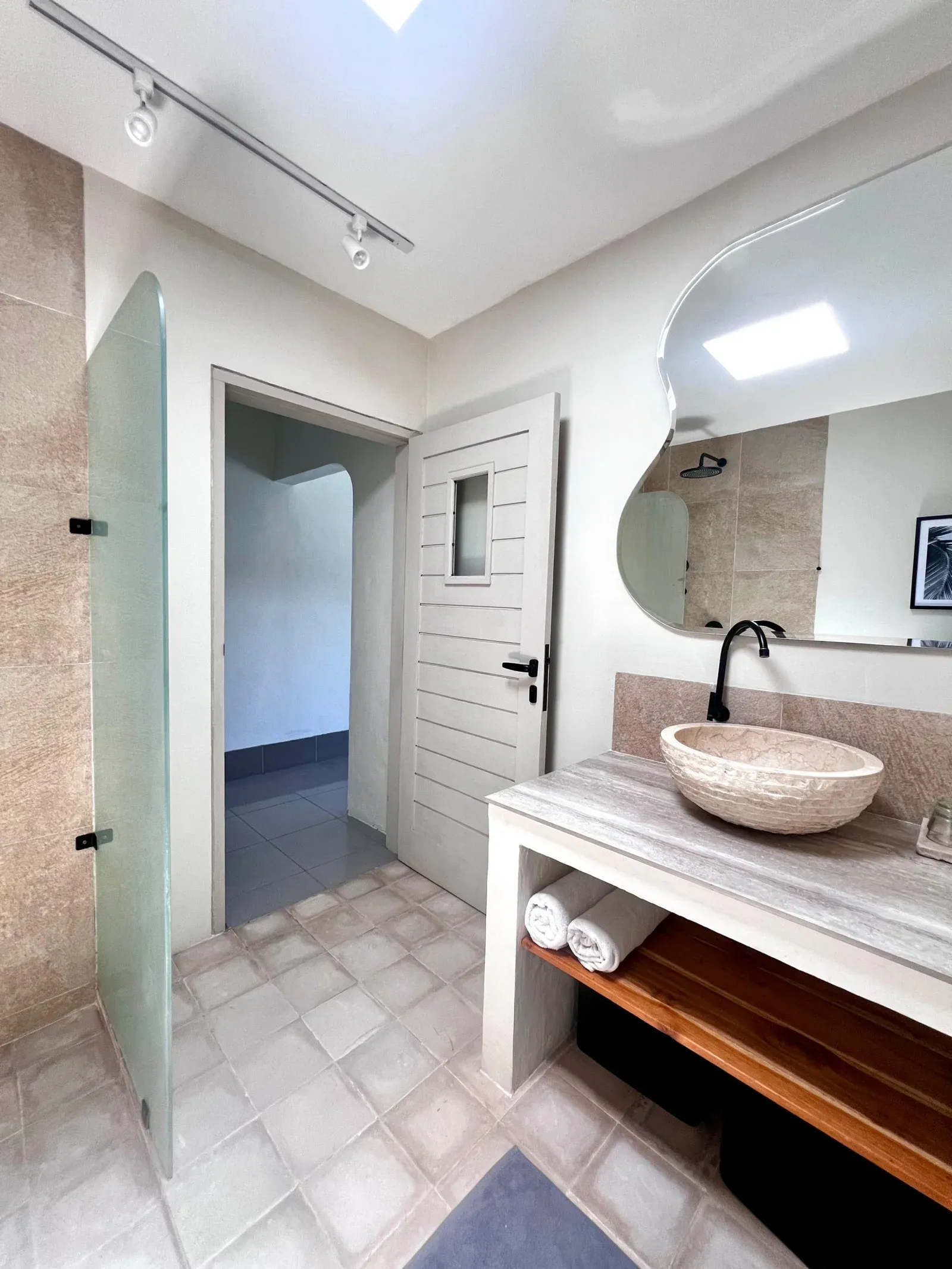 NEWLY RENOVATED 4 BEDROOMS VILLA IN KEROBOKAN — image 4