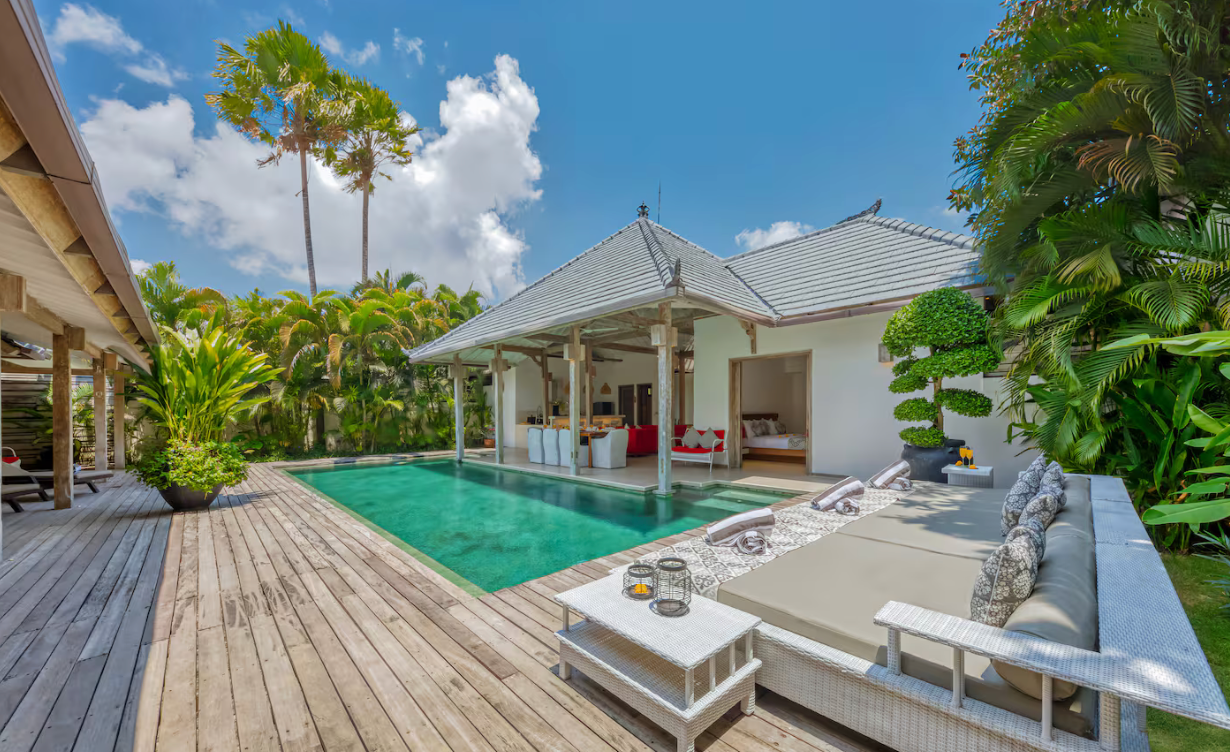 *PROMO* 4 BD Spacious villa in strategic location!