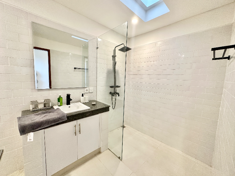 2bedroom villa seseh — image 4