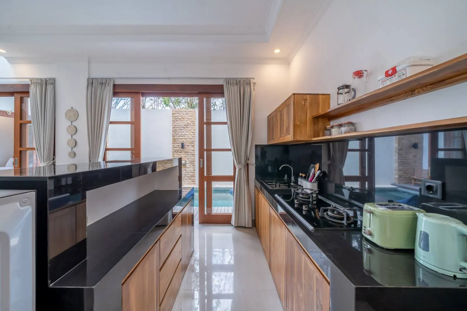 Brand New 3 Bedroom Villa in Central Berawa IDR 28.5 Mill/Month — image 4