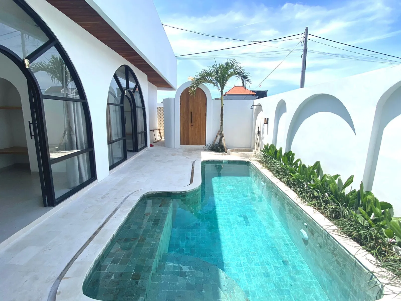 DO 485-FOR RENT NEW SANTORINI MODERN STYLE VILLA IN CEMAGI