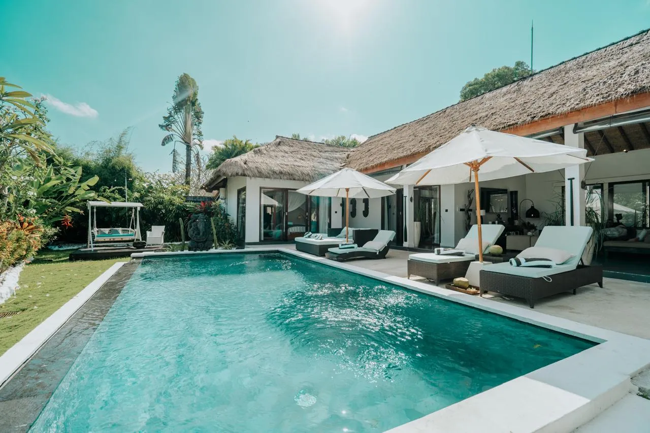 DO 483- For Rent Contemporary Tropical Luxury Villa in Buduk near Canggu Greeny View