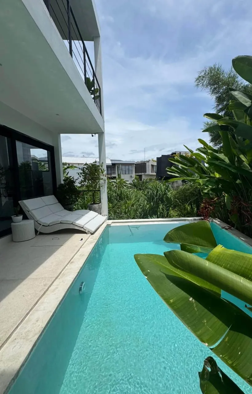DO 481-FOR RENT MODERN BRIGHT VILLA IN TUMBAK BAYUH RICE FIELDS VIEW