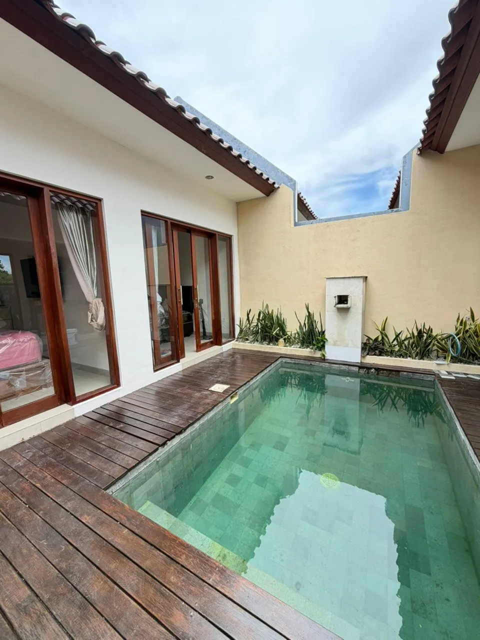 DO 479- FOR RENT MINIMALISH VILLA IN KEROBOKAN RAYA CANGGU