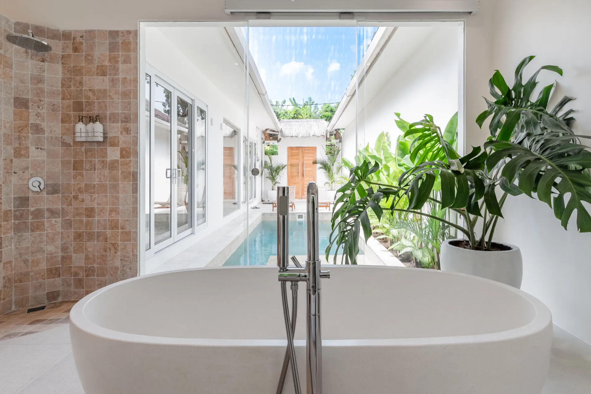 1 Bedroom + Office Villa at Melasti Beach — image 1