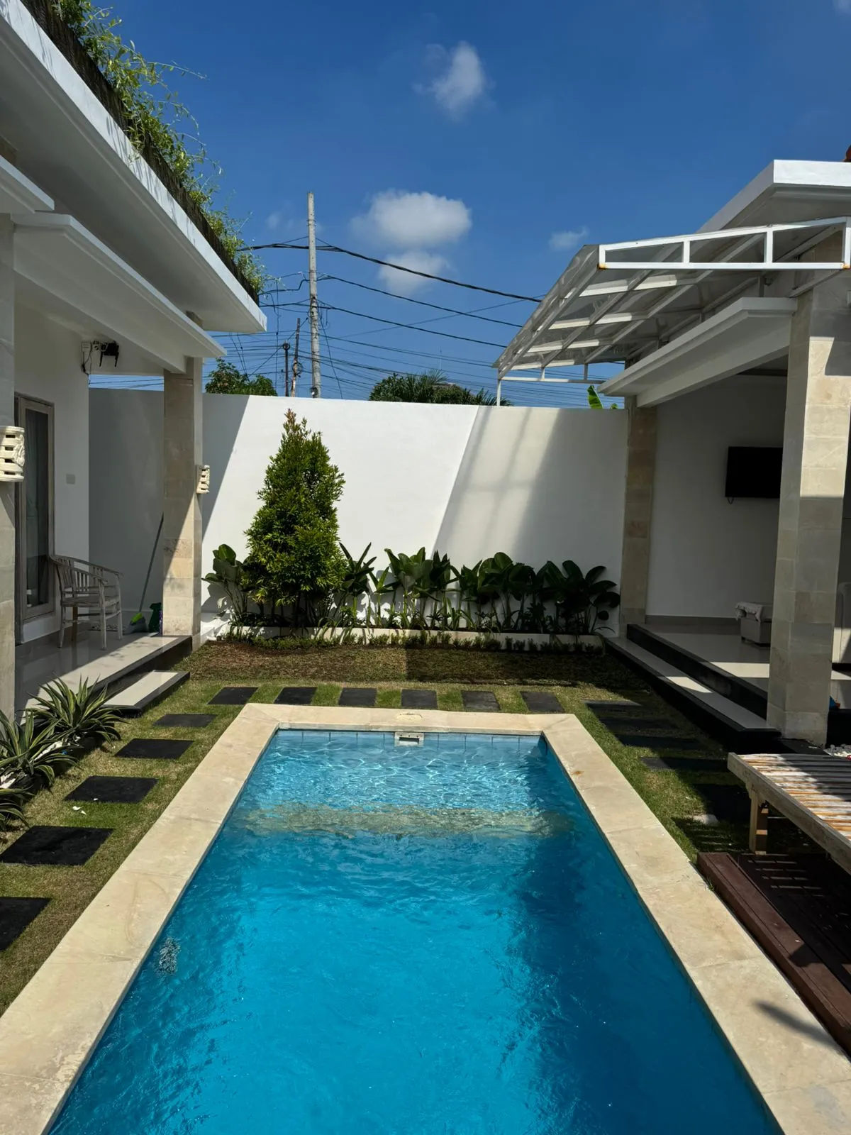 DO 477- FOR RENT VILLA IN CANGGU CONTEMPORER TROPICAL STYLE