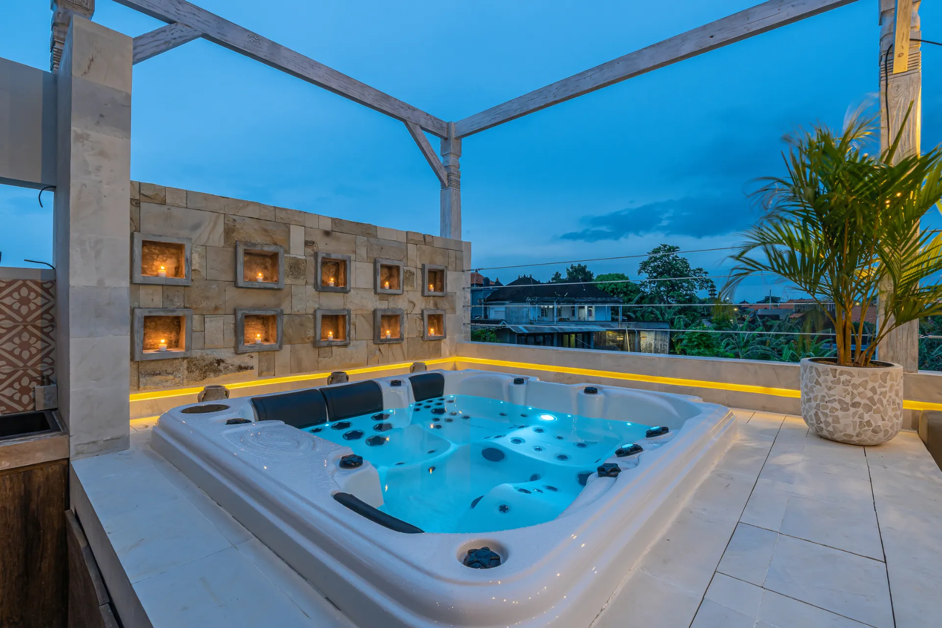 Luxury Jungle 1-Bedroom Penthouse with Jacuzzi in Pererenan