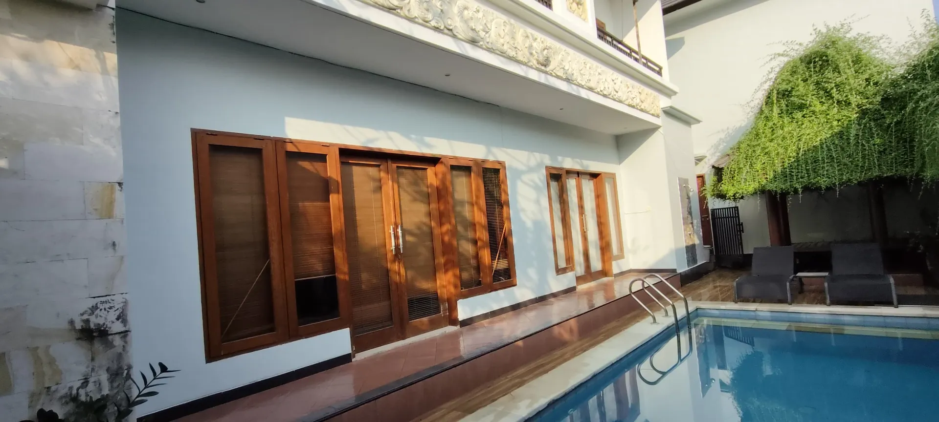 villa for rent dewi sri — image 1