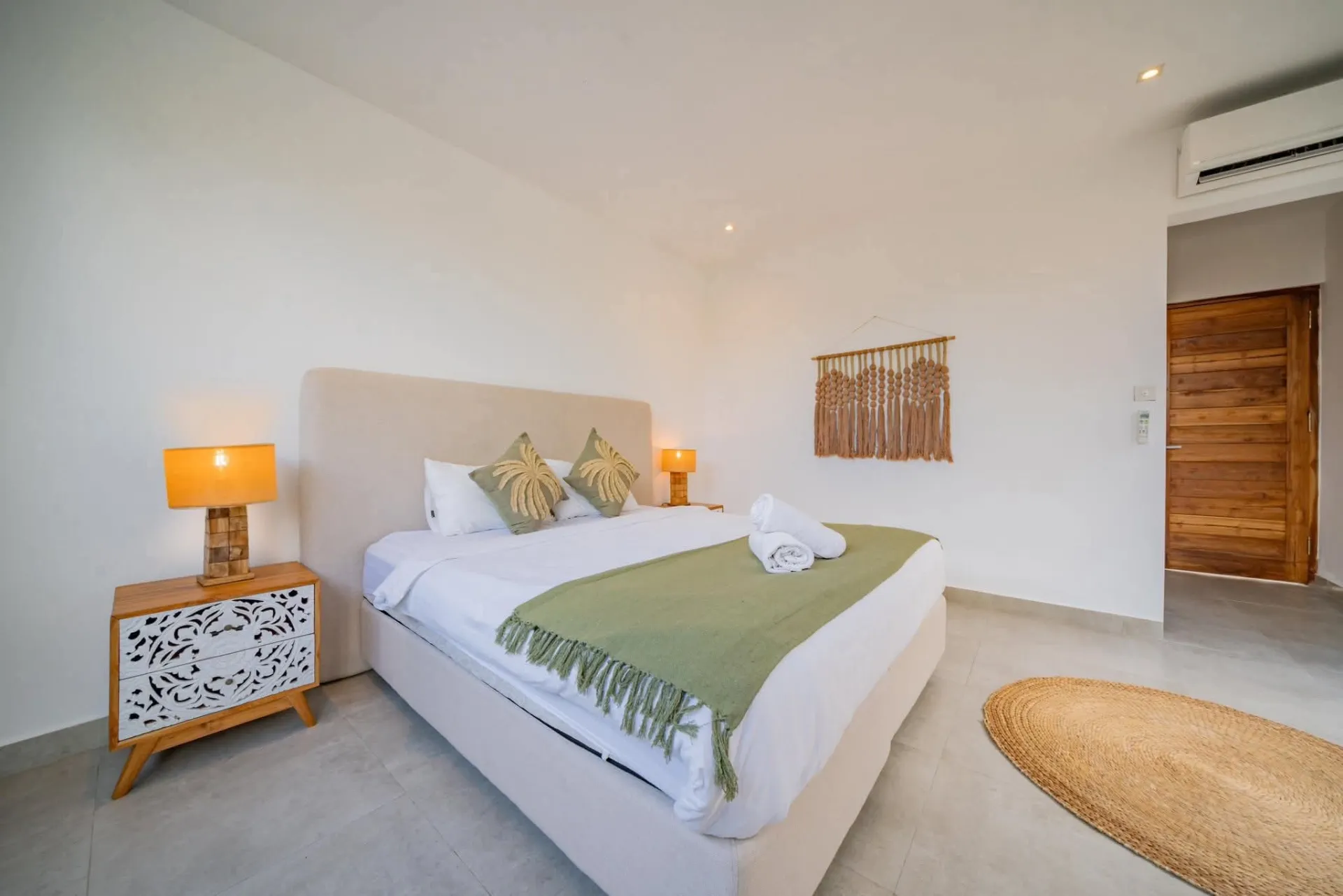 Villa For Rent 3 Bed In Berawa Tibubeneng Bali — image 1