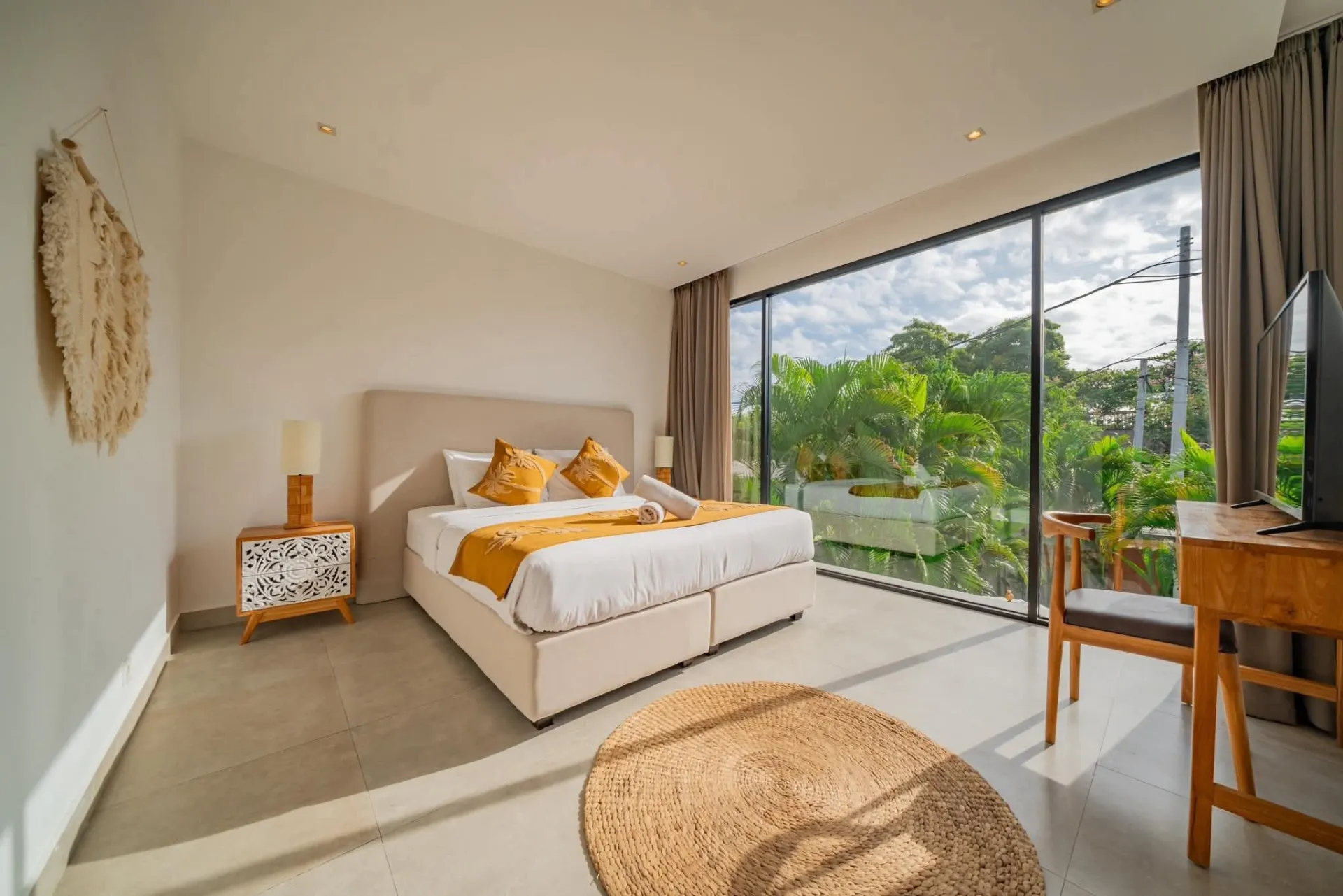 Villa For Rent 3 Bed In Berawa Tibubeneng Bali — image 3