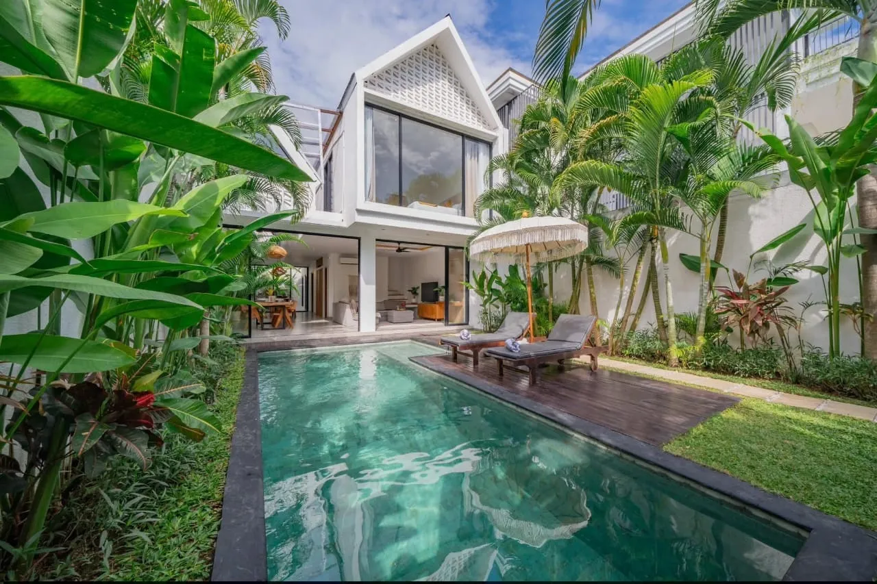 Villa For Rent 3 Bed In Berawa Tibubeneng Bali — image 2