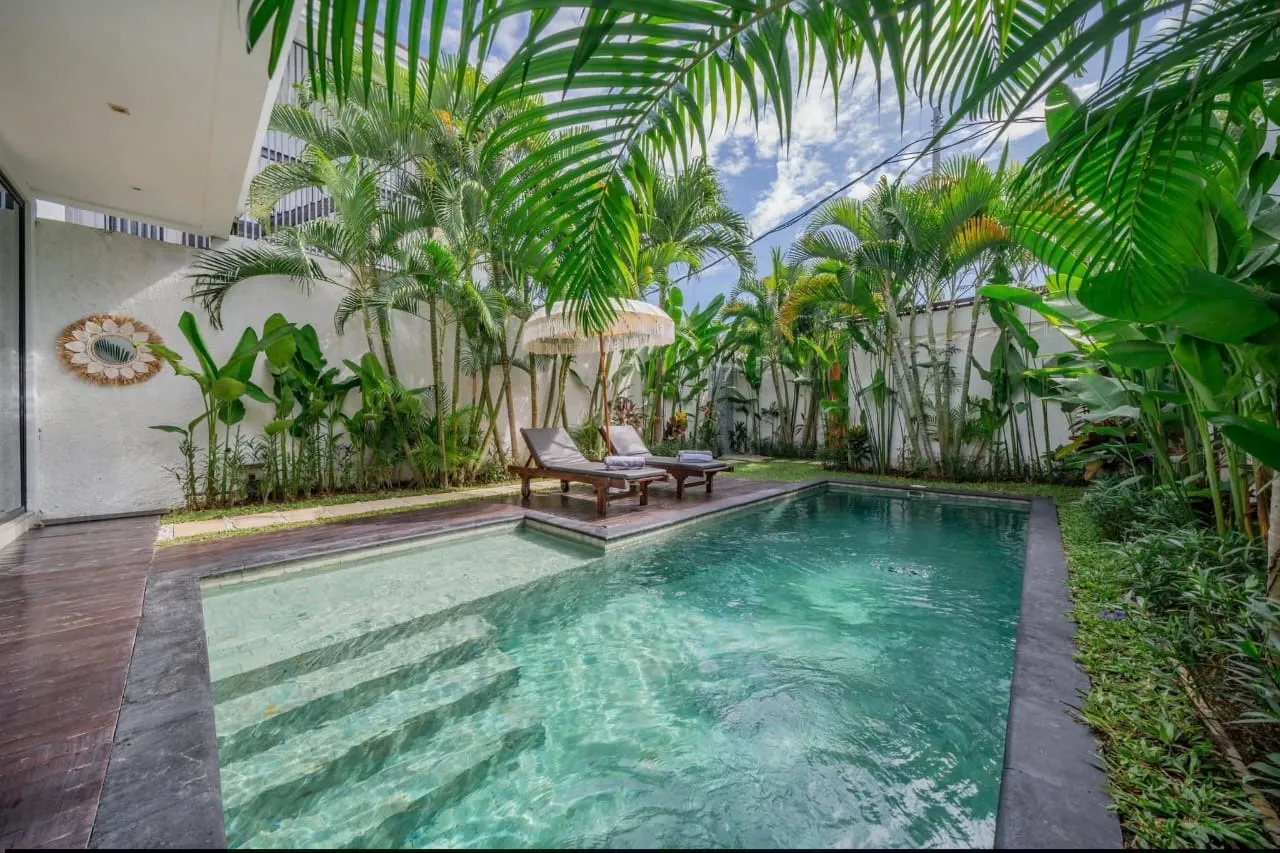 Villa For Rent 3 Bed In Berawa Tibubeneng Bali — image 4
