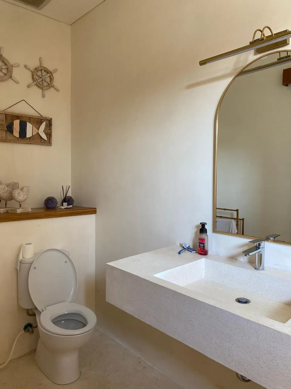 Villa For Rent 4 Bedrooms In Bumbak Umalas Kerobokan Bali — image 1