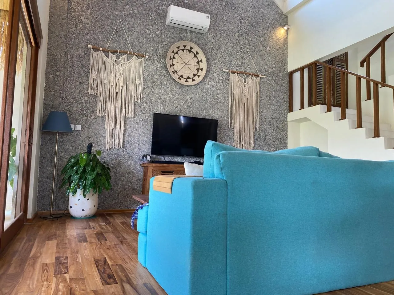 Villa For Rent 4 Bedrooms In Bumbak Umalas Kerobokan Bali — image 3