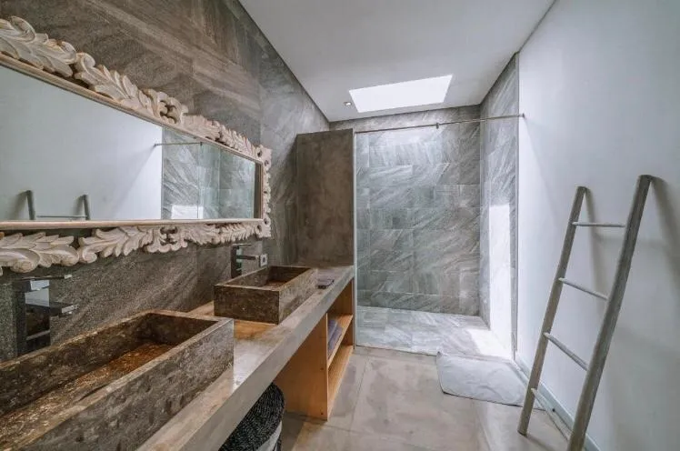 Villa For Rent 4 Bed In Berawa Tibubeneng Bali — image 2