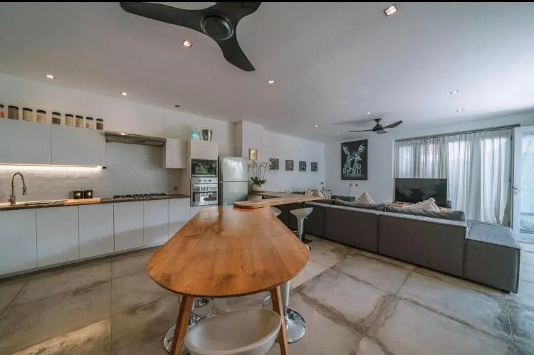 Villa For Rent 4 Bed In Berawa Tibubeneng Bali — image 1
