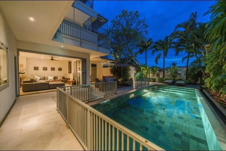 Villa For Rent 4 Bed In Berawa Tibubeneng Bali — image 4