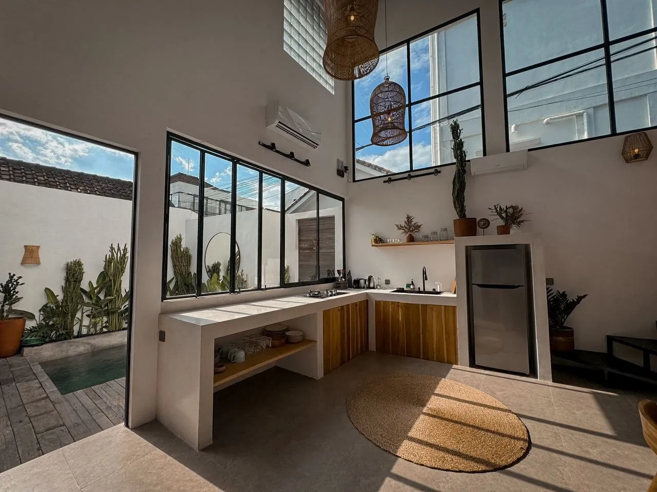 Casa Guru - Stylish Tropical Villa with Private Pool in Berawa — image 2