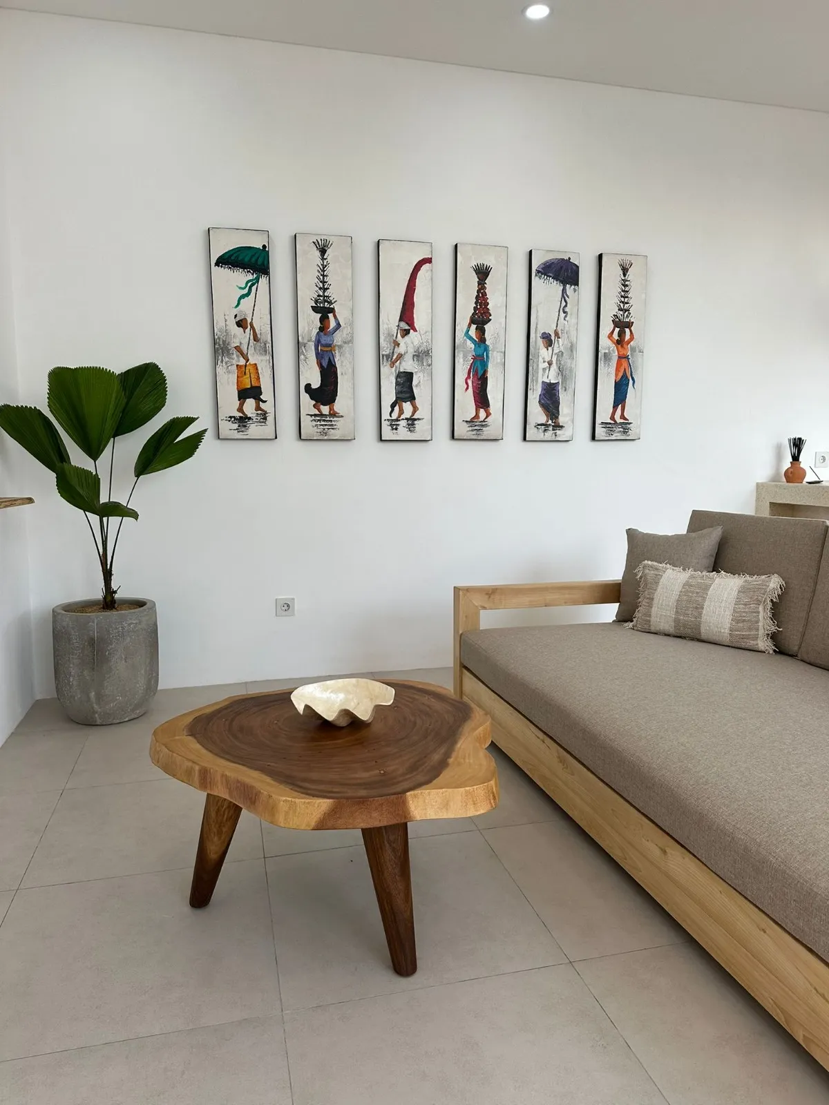 A modern newly built 1-bedroom — image 3