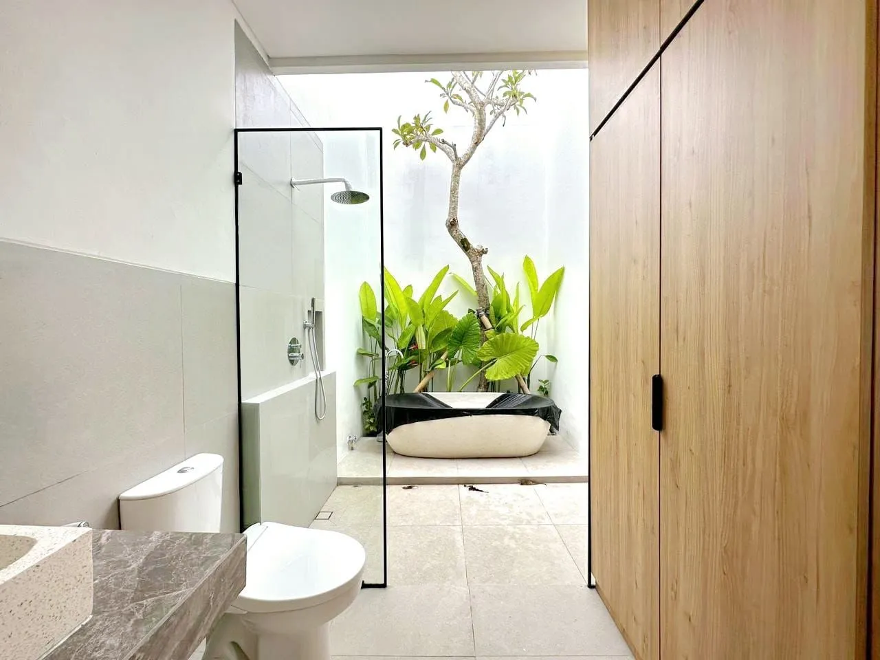 Villa For Rent 2 Bed In Berawa Tibubeneng Bali — image 4