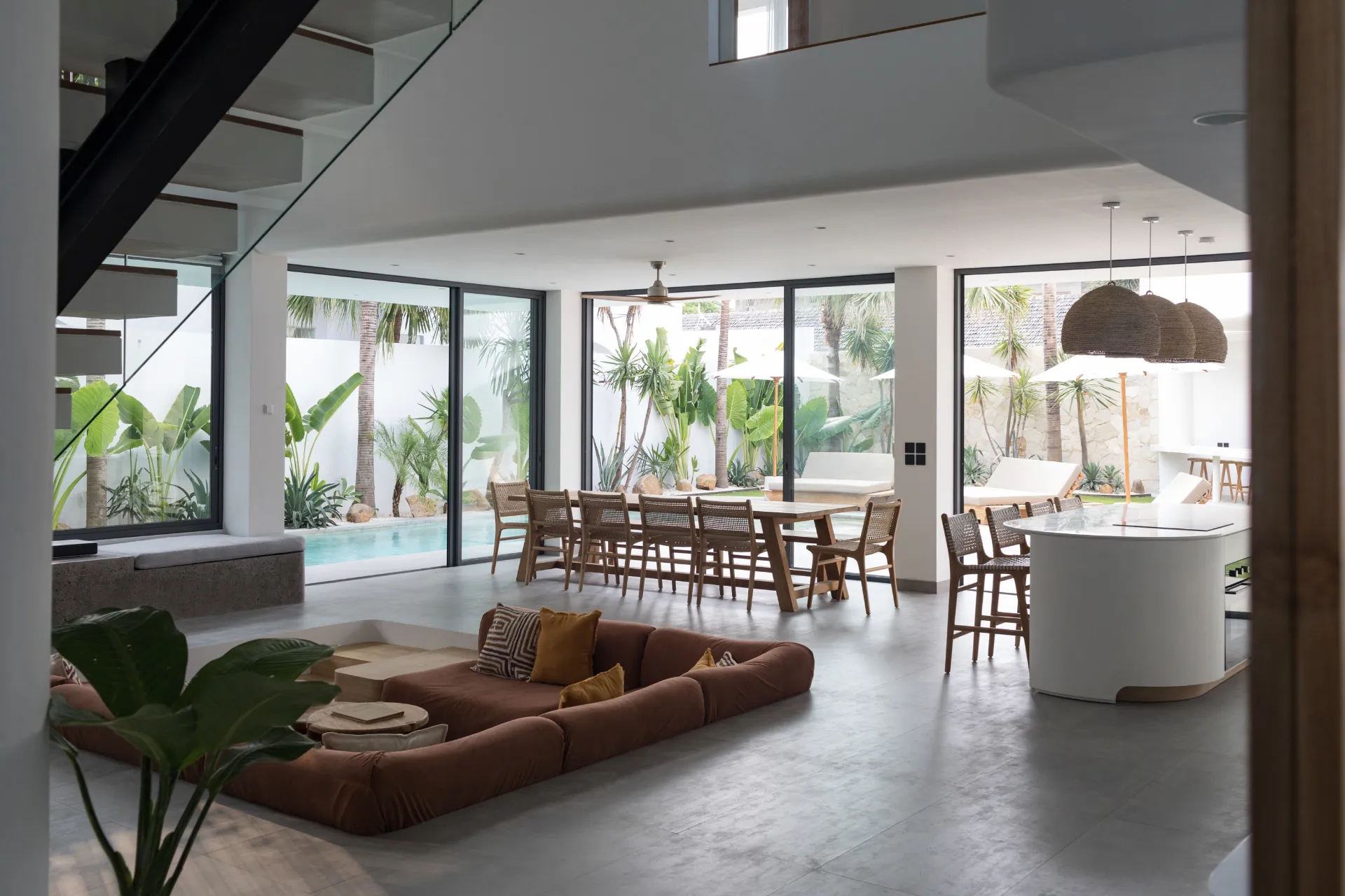 5 BEDROOM LUXURY VILLA IN BERAWA — image 2