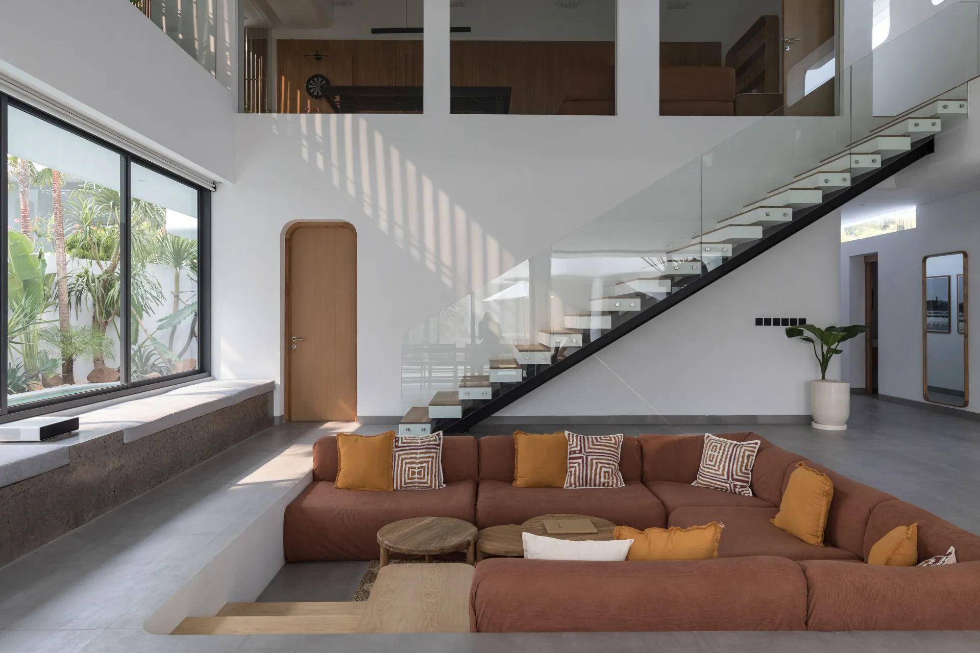 5 BEDROOM LUXURY VILLA IN BERAWA — image 3