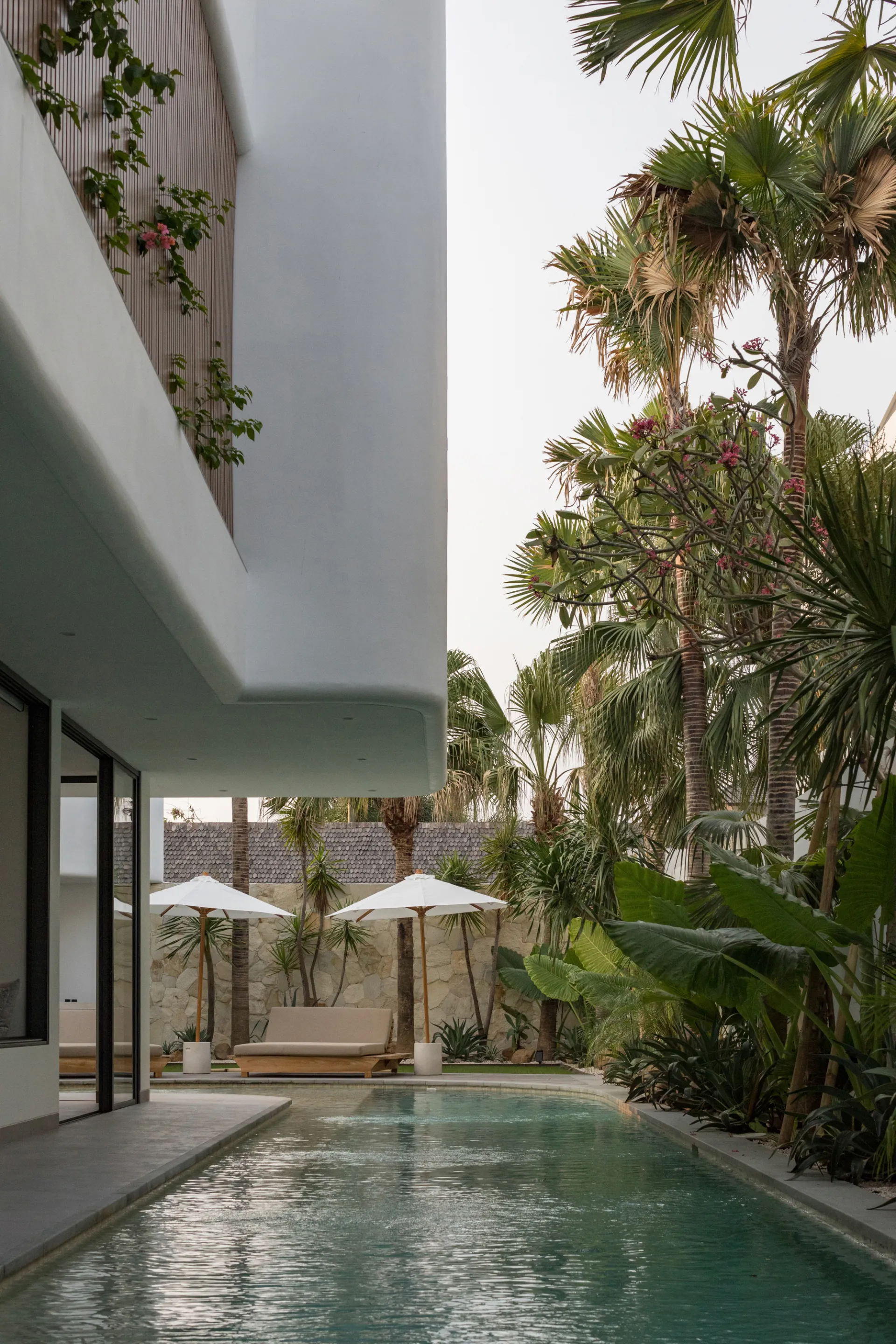 5 BEDROOM LUXURY VILLA IN BERAWA — image 1