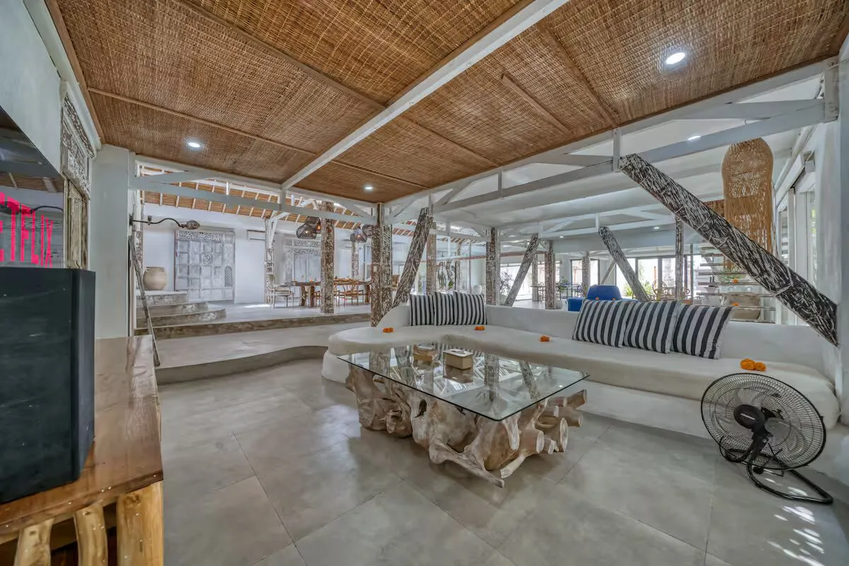 4 BEDROOM VILLA 5 MINUTES TO CEMAGI BEACH — image 3