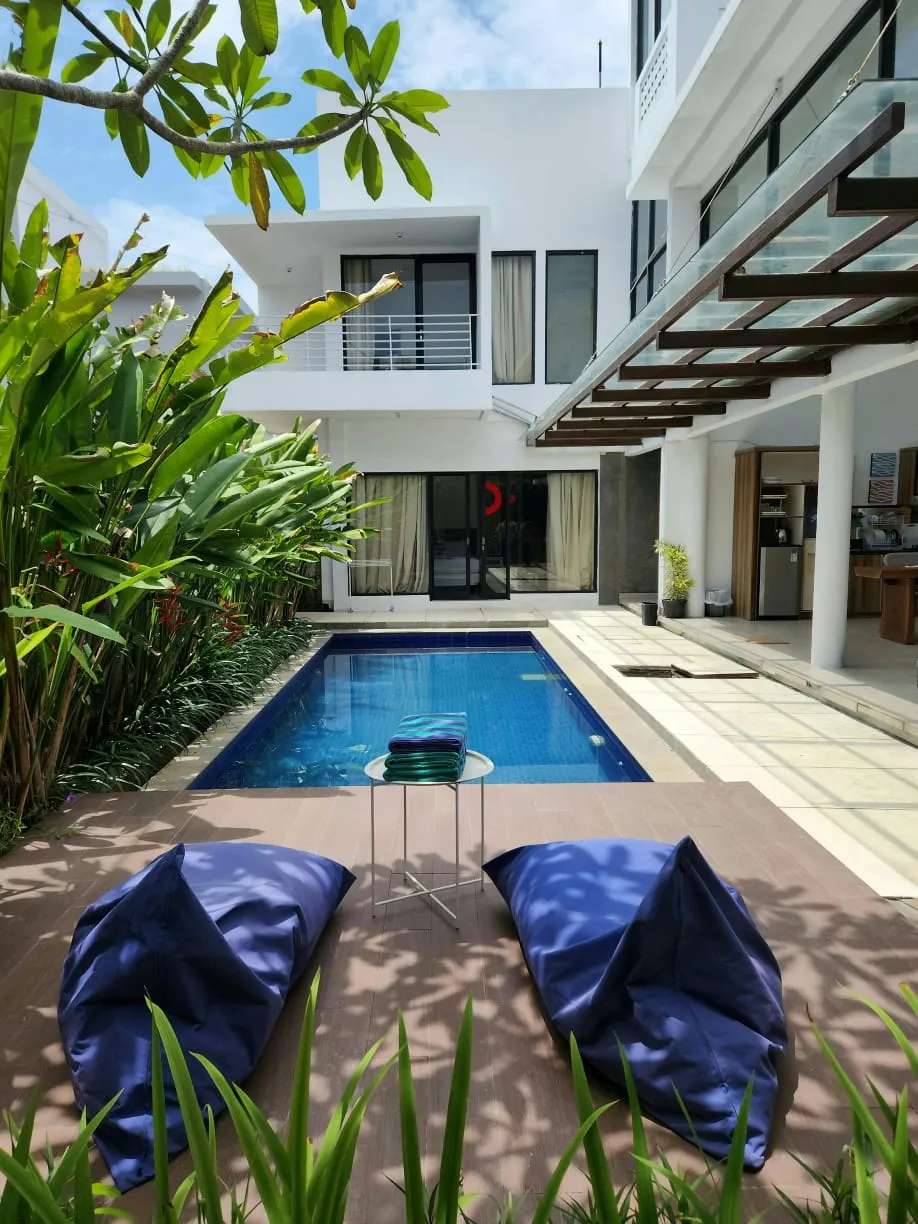 YON 01- FOR RENT WHITE MODERN VILLA STYLE IN NUSA DUA PARTIAL OCEAN VIEW