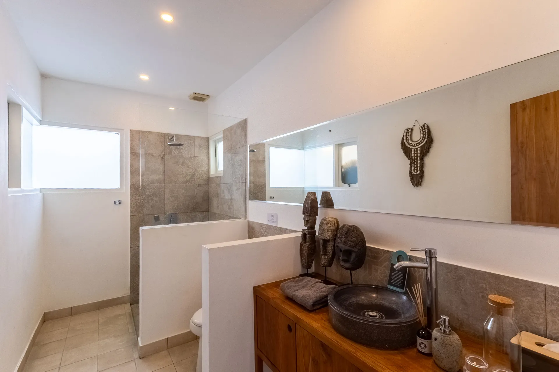 Villa Mylandro - Berawa Vibes | Stylish 3BR Villa with Private Pool — image 3