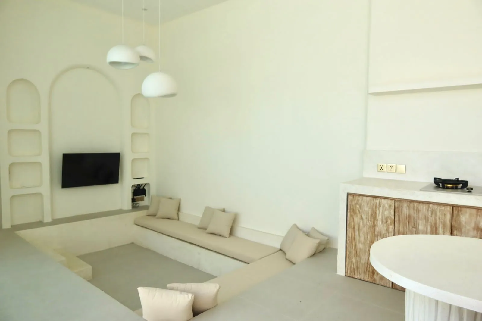 Villa For Rent 2 Bed In Kerobokan Kelod Bali — image 2