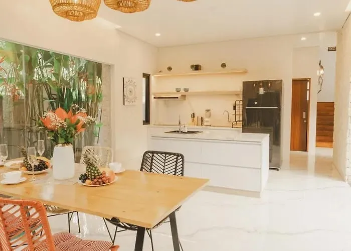 Villa For Rent 3 Bed In Berawa Tibubeneng Bali — image 1