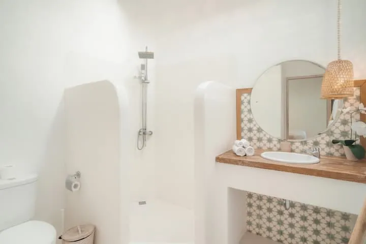 Villa For Rent 4 Bed In BumbakUmalas Kerobokan — image 1