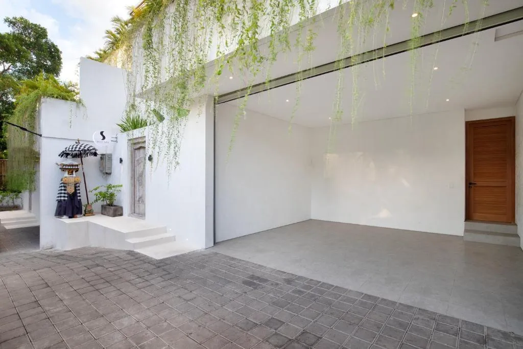 6 BR VILLA IN UMALAS — image 3