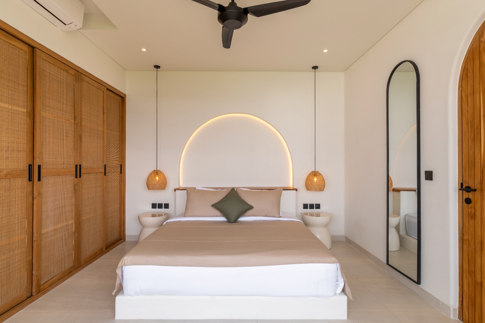 LEASEHOLD 3BR VILLA FULLY FURNISHED NEAR SESEH BEACH — image 3