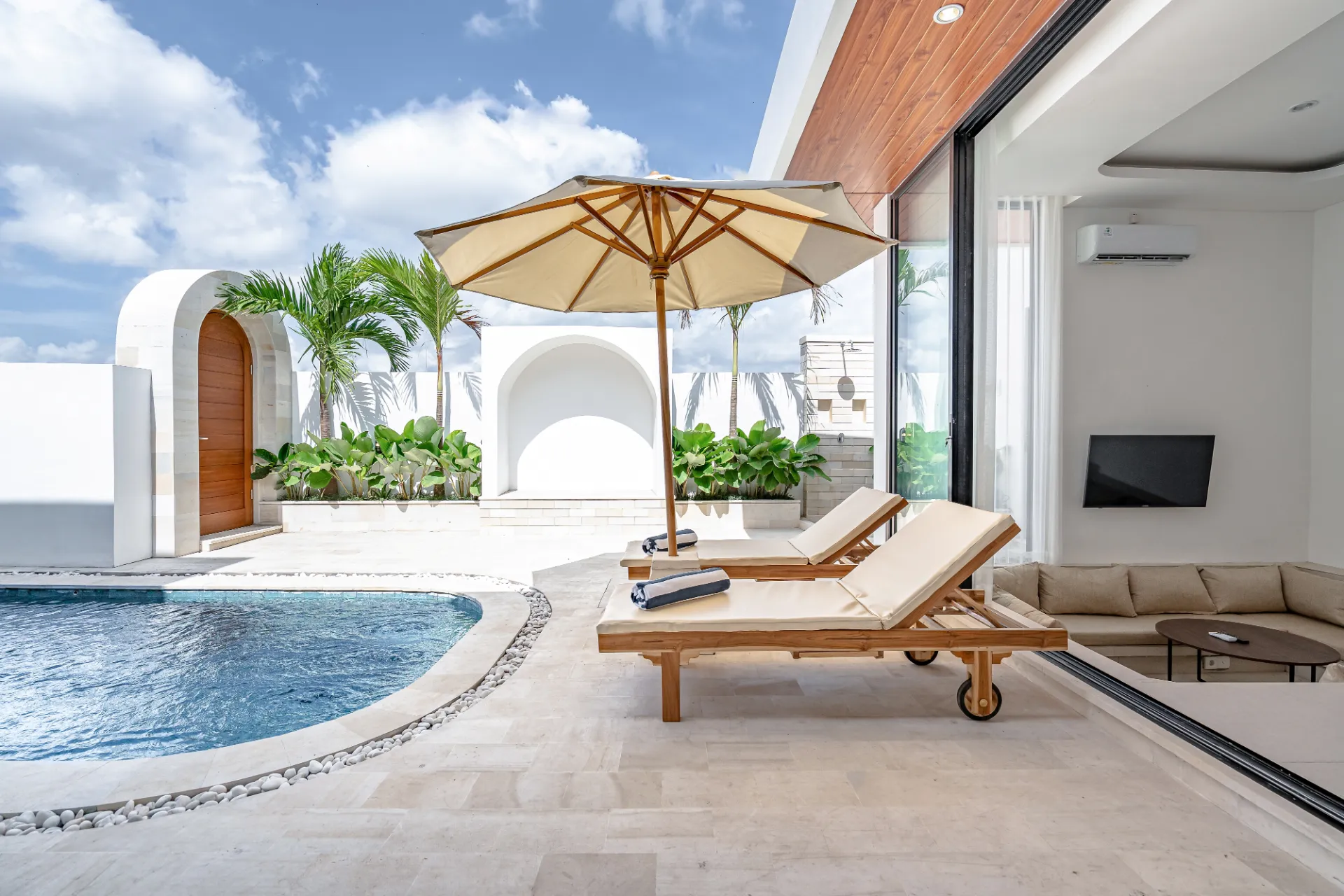 Pererenan Area: Electricity included 2BR with Rooftop