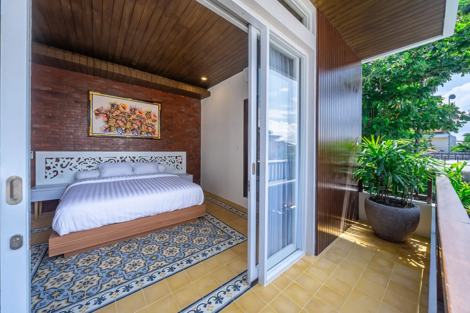 Villa For Rent 4 Bed In BerawaTibubeneng Bali — image 4