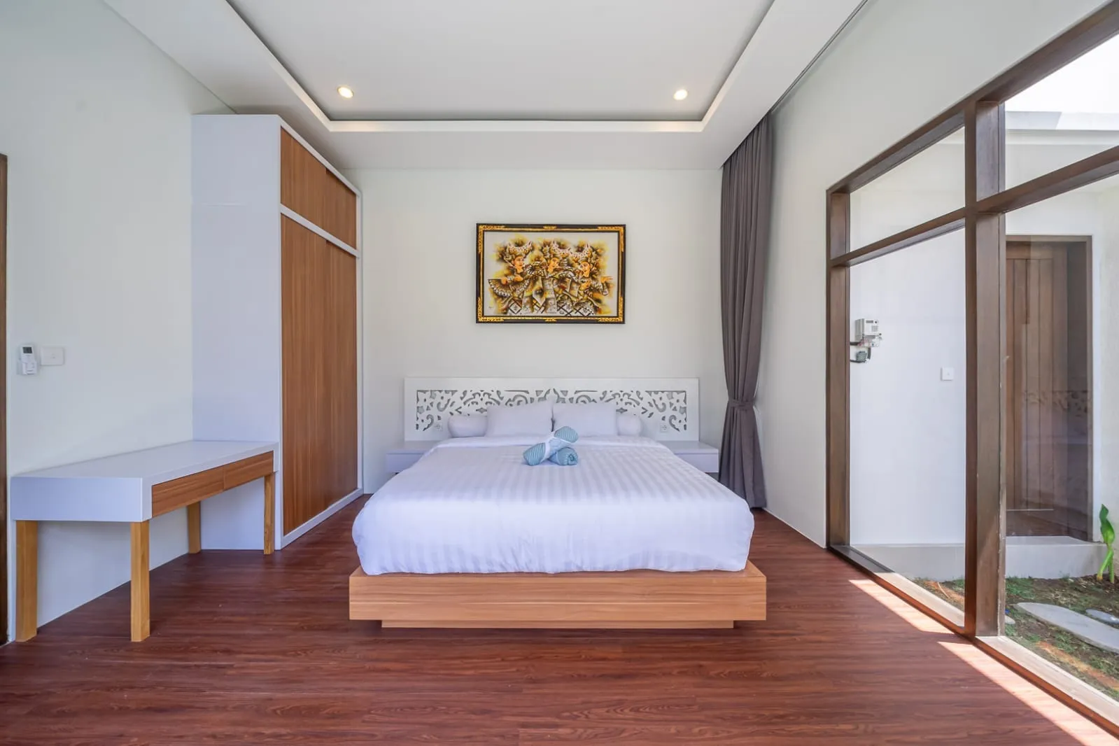 Villa For Rent 4 Bed In BerawaTibubeneng Bali — image 2