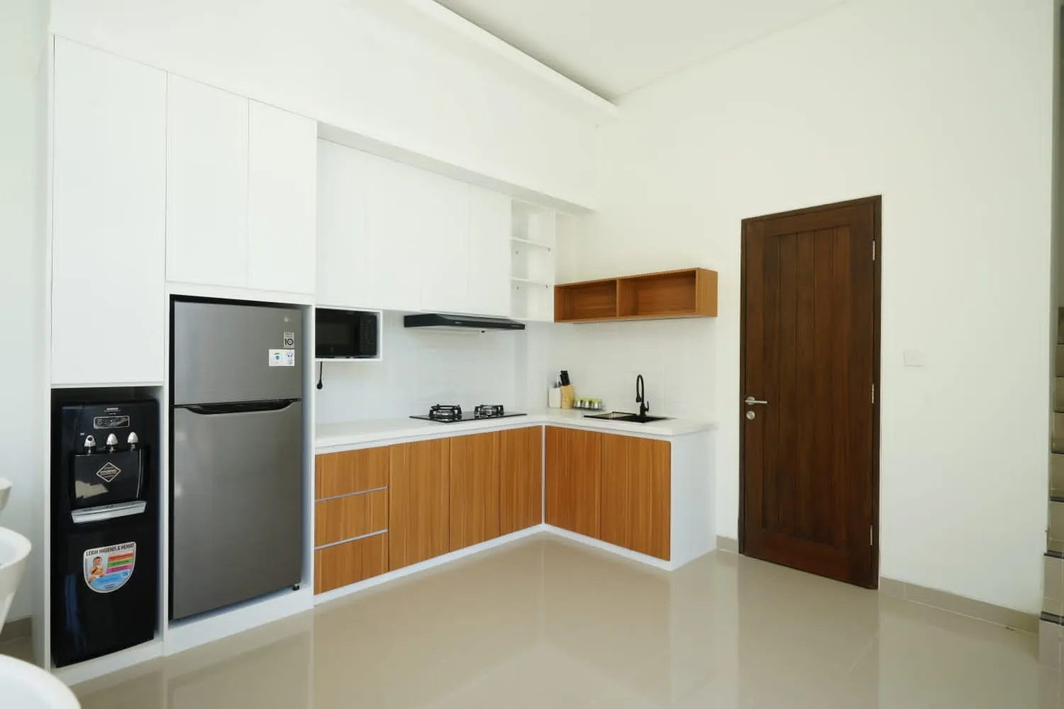 Villa For Rent 4 Bed In BerawaTibubeneng Bali — image 1