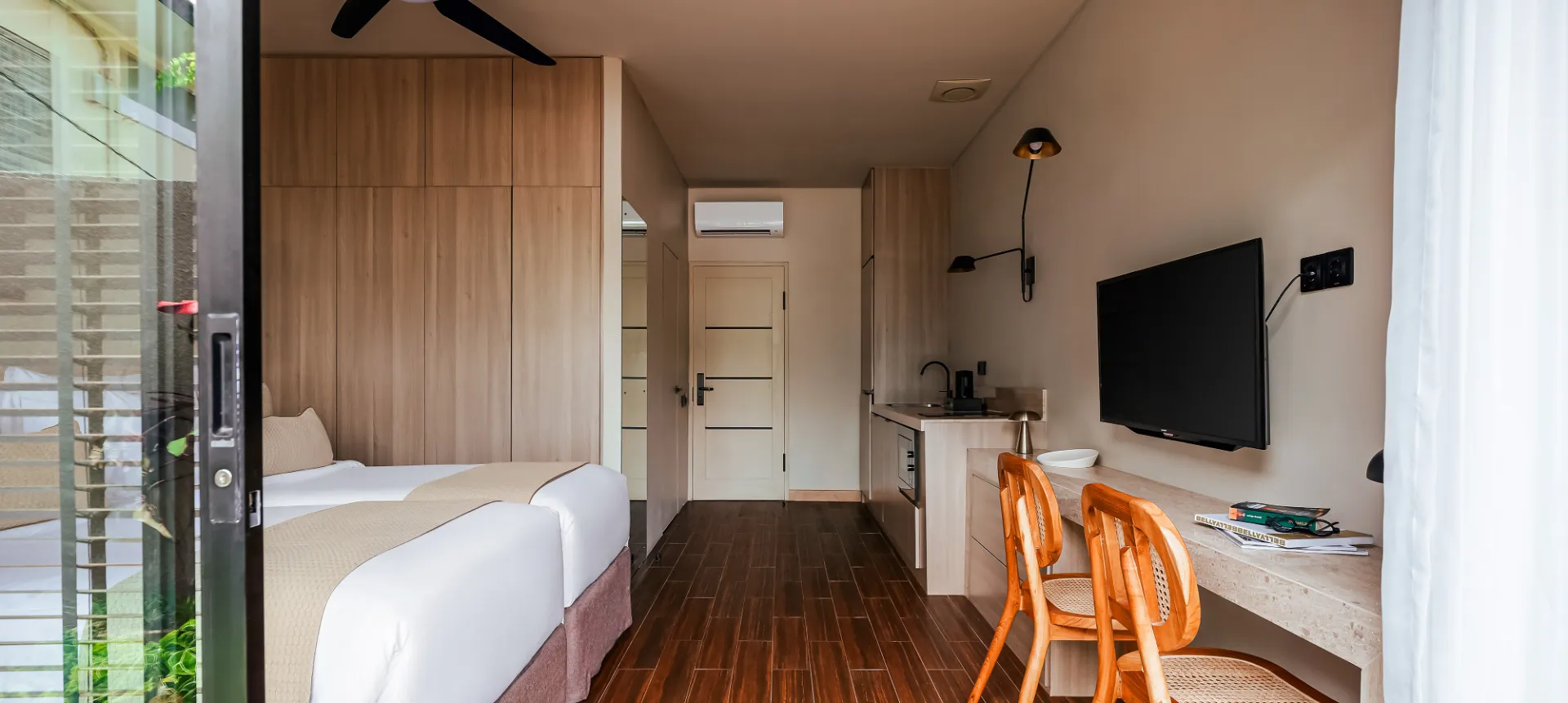 Signature Studio Private Garden AVIATOR HOTEL — image 2