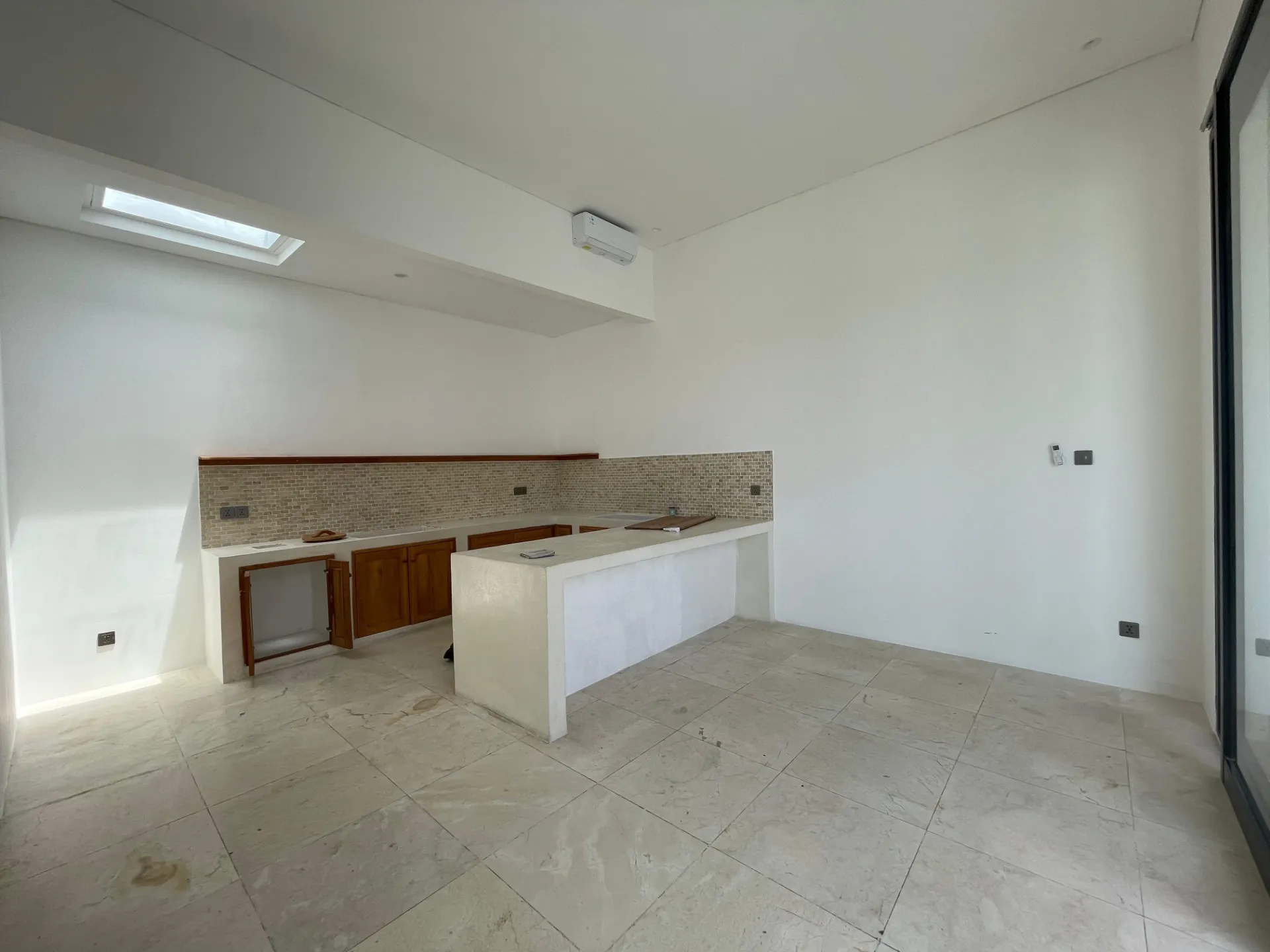 villa forbrent umalas — image 4