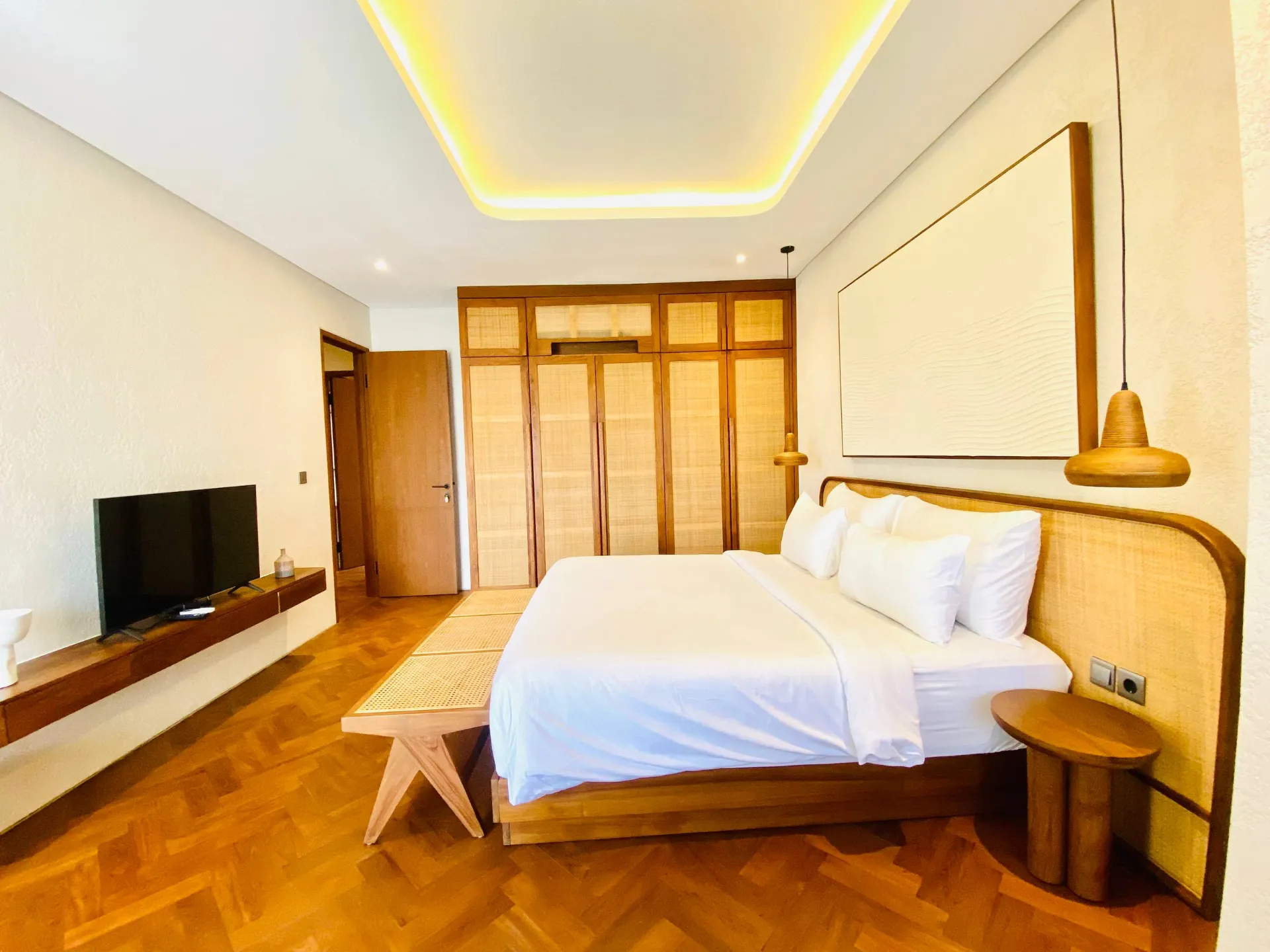 3 BEDROOM LUXURY VILLA FULLY FURNISHED IN BERAWA — image 3