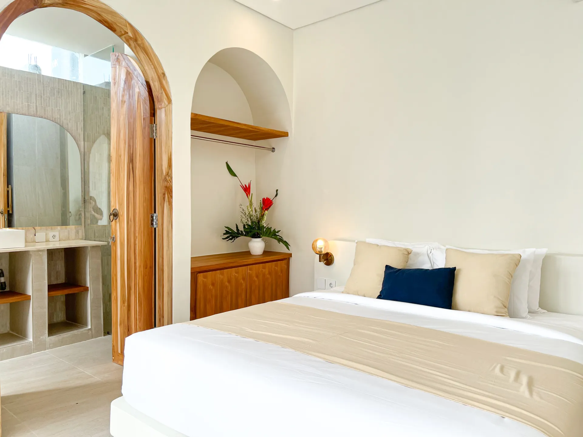 Brand new - modern Villa close to the beach