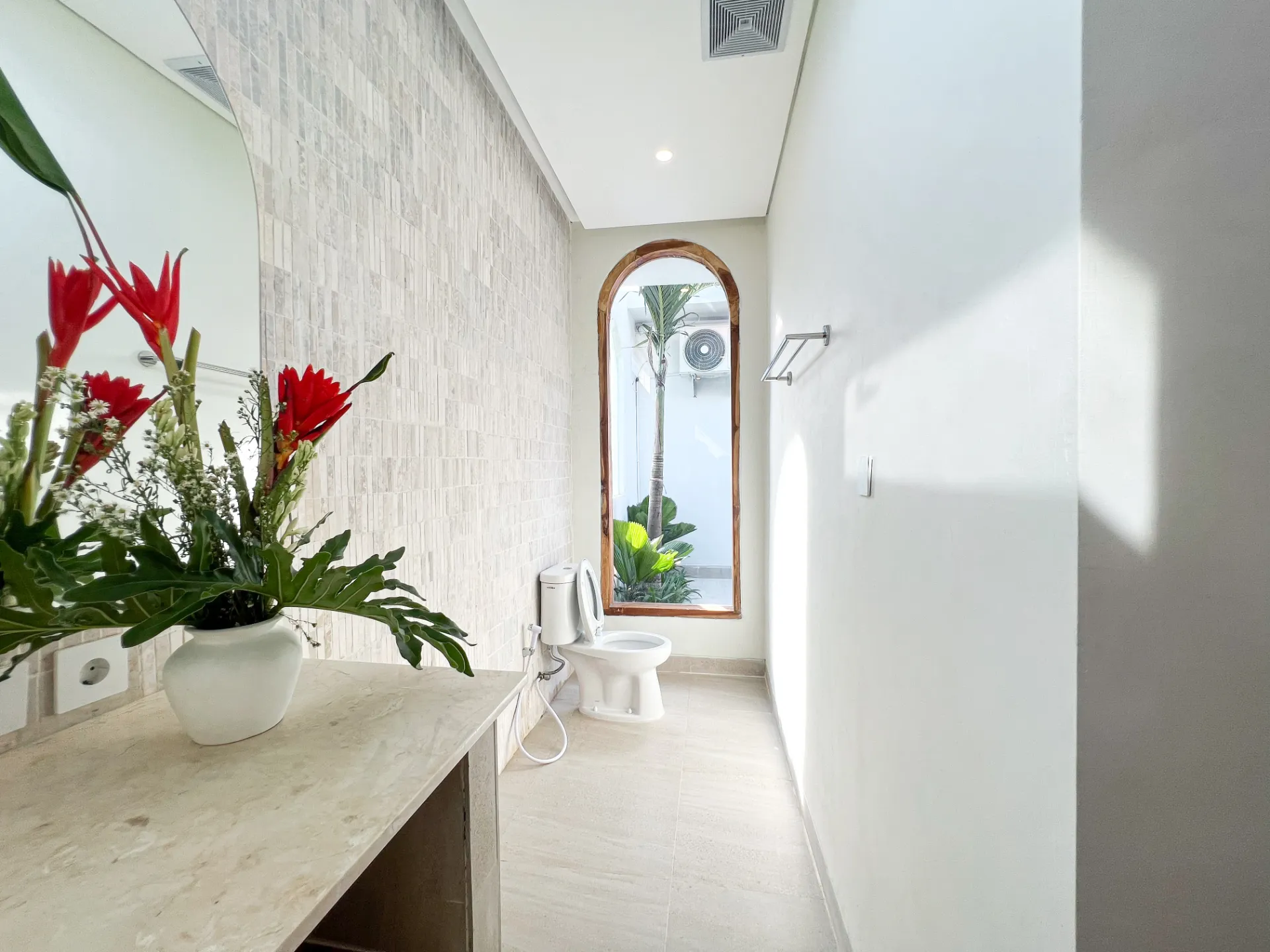 Brand new - modern Villa close to the beach — image 2