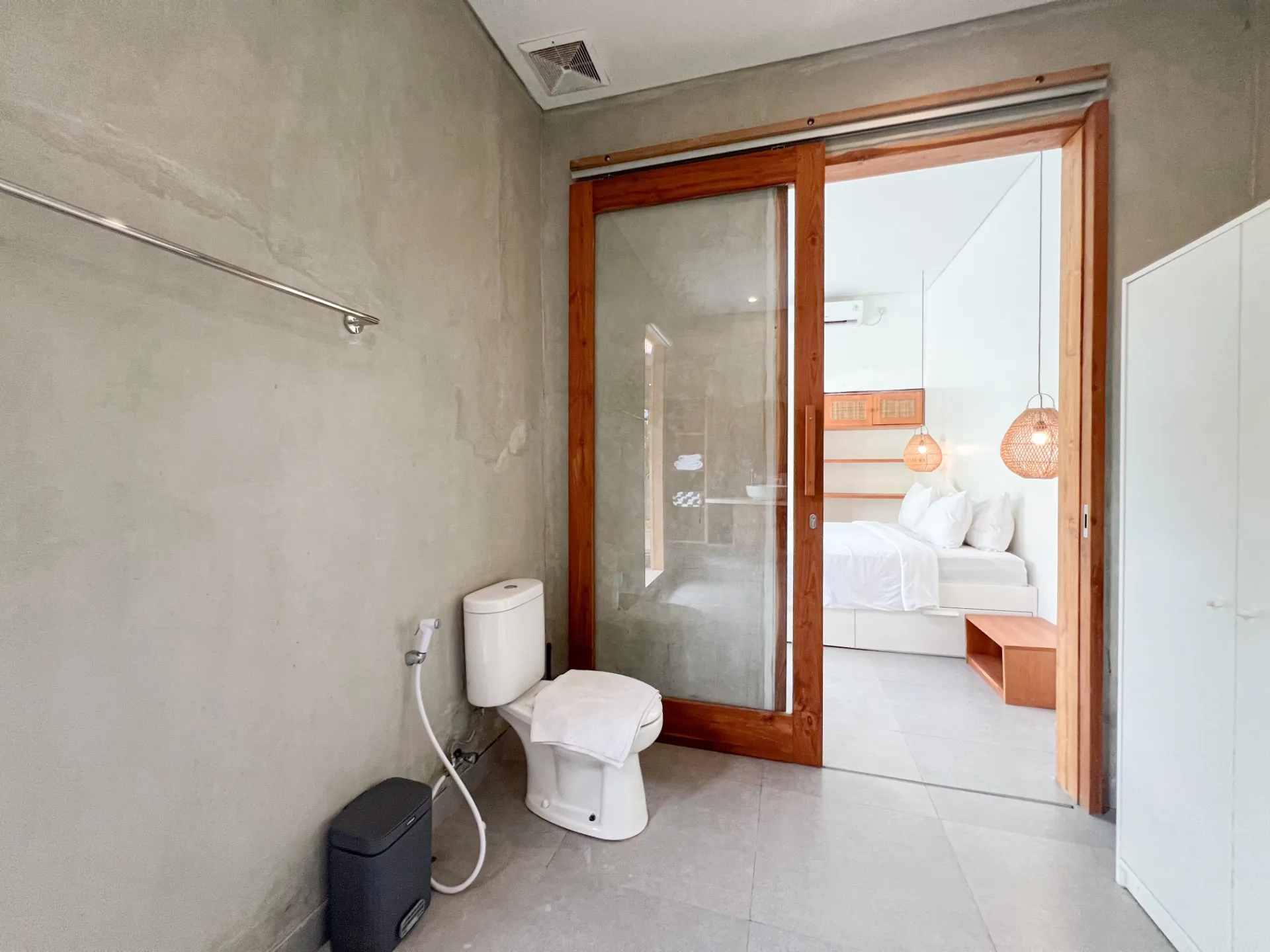 1 BR Villa Seseh – Walk to Cafés & Coworking — image 4